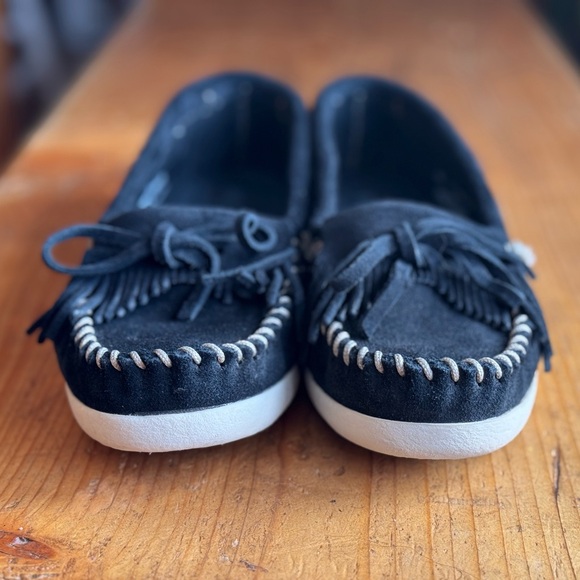 Minnetonka Black Fringe Moccasins - Picture 9 of 10